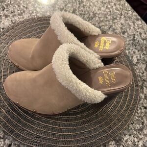 Juicy Couture Tan Shearling Clogs